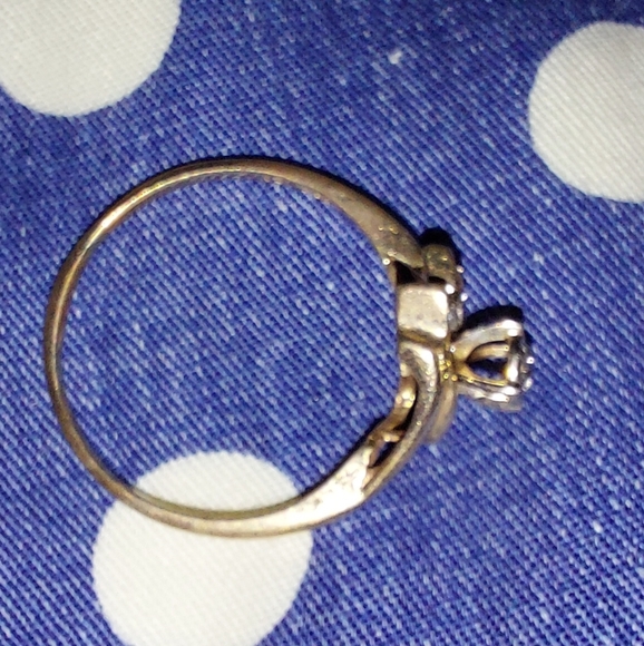 Vintage gold and diamond heart ring size 8 smoke free home - Picture 4 of 7